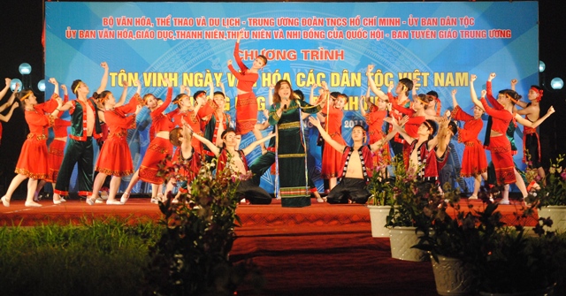 Glorifying cultures of Vietnamese ethnic groups